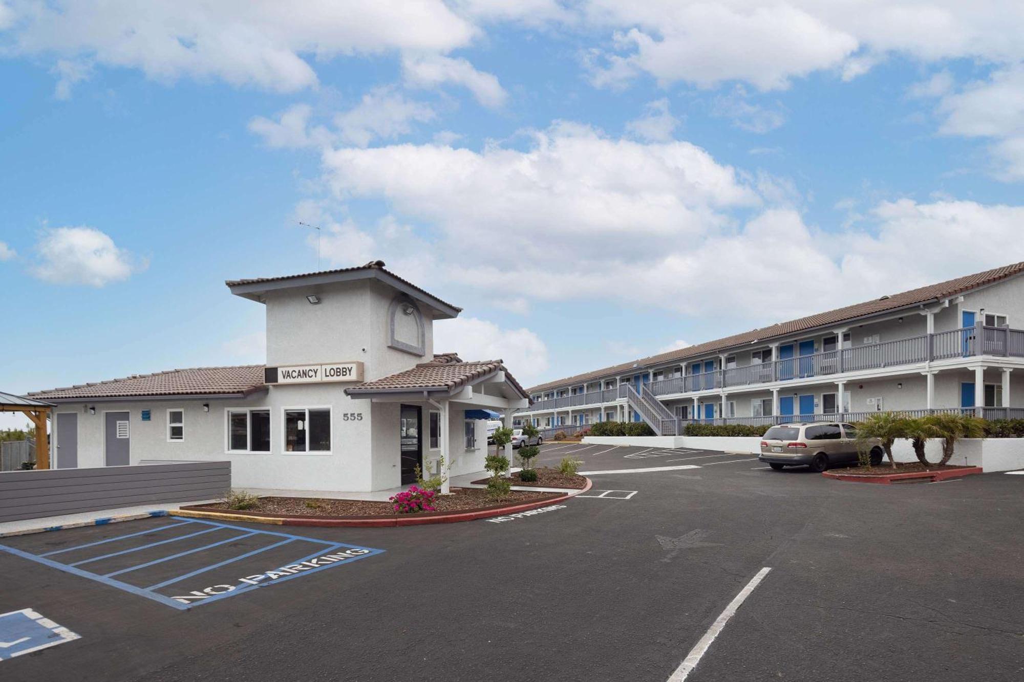 Days Inn By Wyndham Arroyo Grande Pismo Beach Eksteriør billede