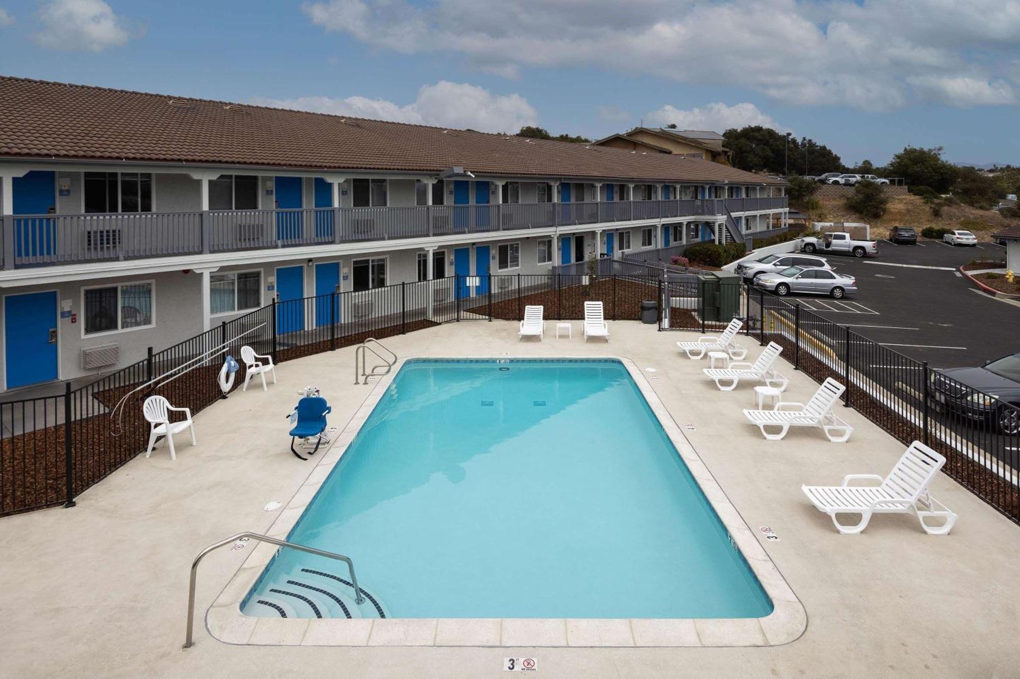 Days Inn By Wyndham Arroyo Grande Pismo Beach Eksteriør billede